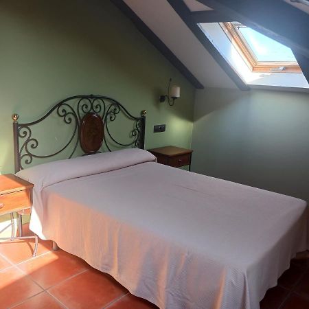 Hotel Restaurante Dona Elvira Nava del Rey Екстериор снимка