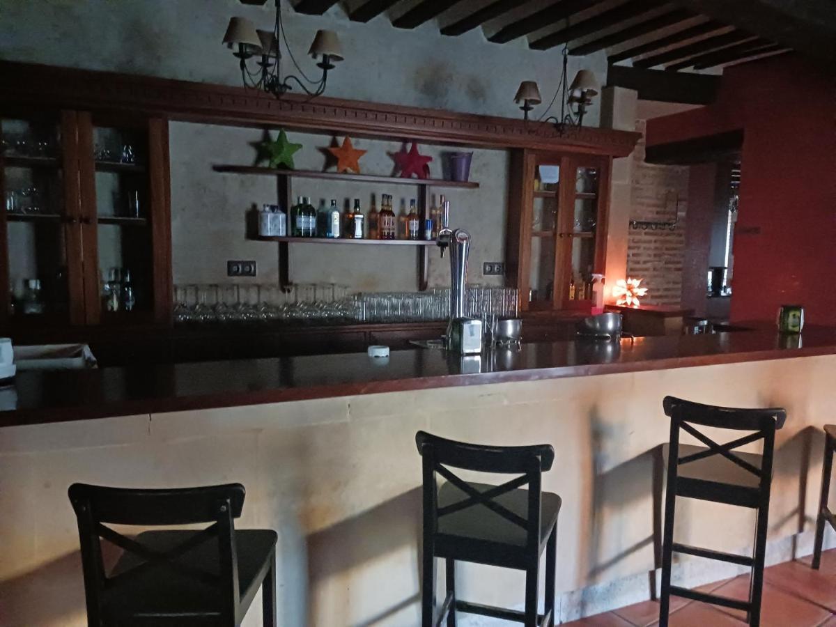 Hotel Restaurante Dona Elvira Nava del Rey Екстериор снимка