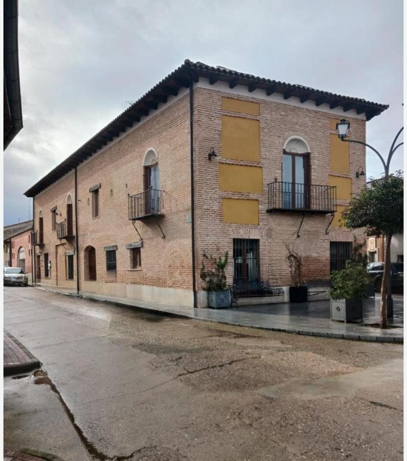 Hotel Restaurante Dona Elvira Nava del Rey Екстериор снимка