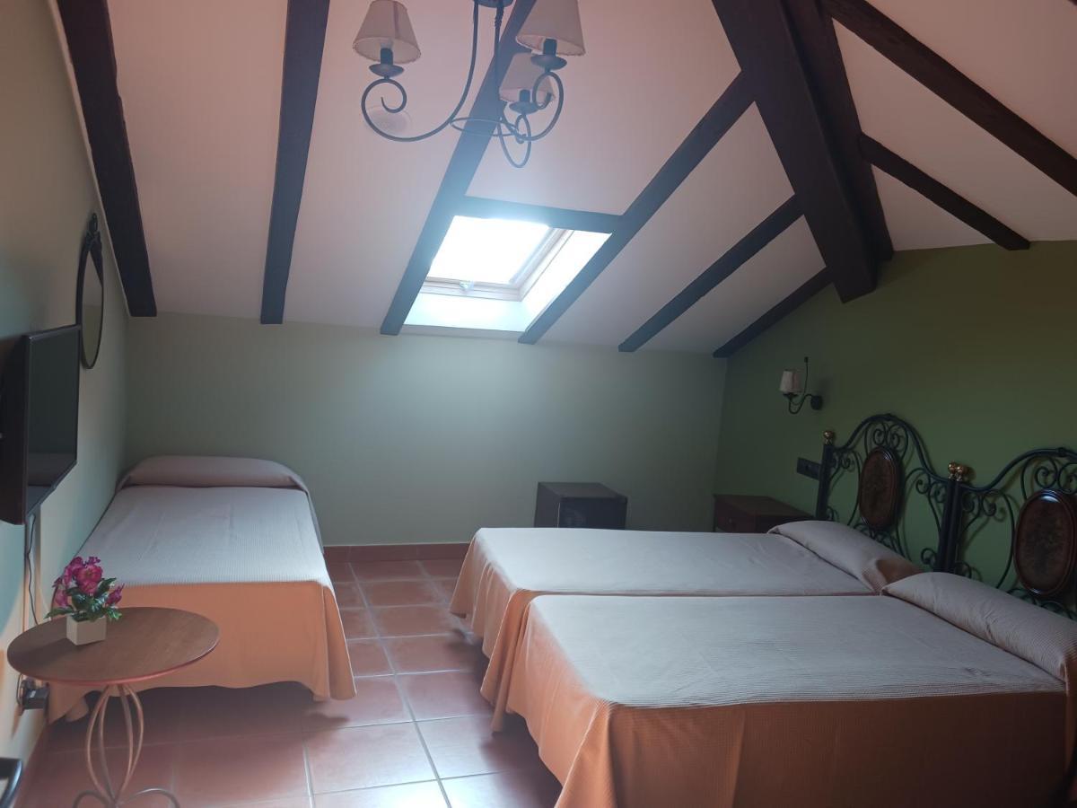 Hotel Restaurante Dona Elvira Nava del Rey Екстериор снимка